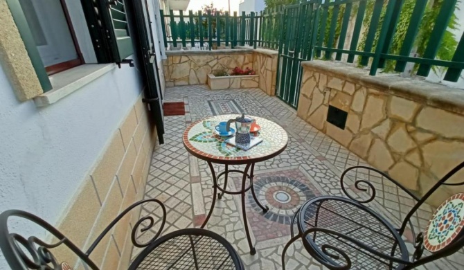 Villetta "Poesia" a 50 m dal mare con giardino e parking