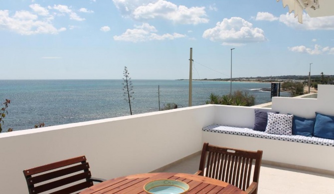 Casa fronte mare a Torre Vado 2
