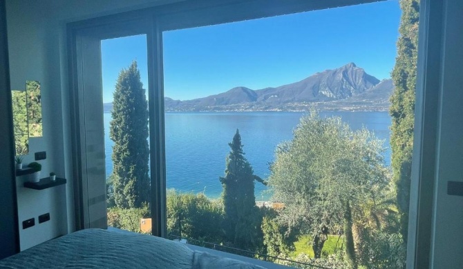 3 Zimmer Apartment am Gardasee mit traumhaften Seeblick und Pool in Torri del Benaco
