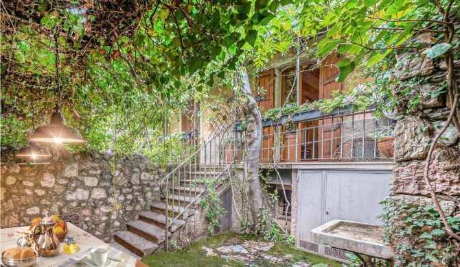Amazing home in Torri del Benaco with 5 Bedrooms and WiFi