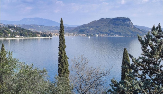 Beautiful apartment in Torri del Benaco with Outdoor swimming pool, 1 Bedrooms and WiFi