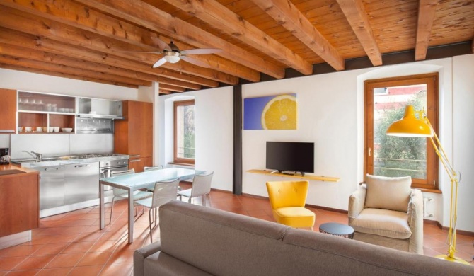Giallo Limone Apartment With Pool