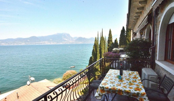 Leonardo Walsh Apartment With Lake View