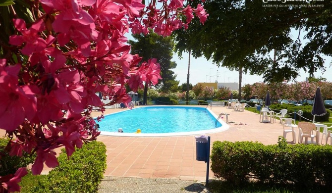 Villetta in residence con piscina spiaggia m110
