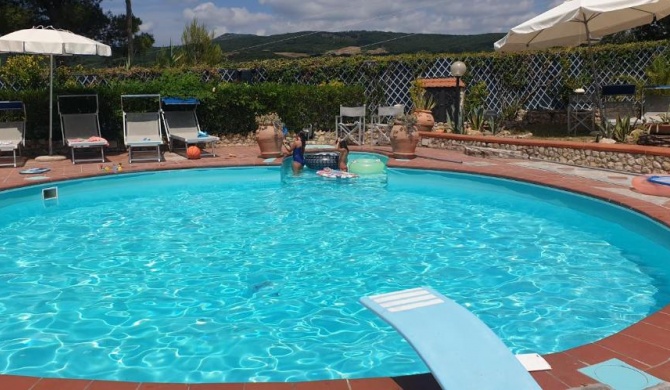 Tuscan Villa, private pool and tennis court Garden,wi-fi, Ac, Pet friendly