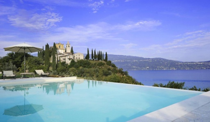 Le Selve Lake View Villas