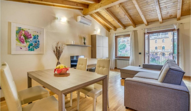 Stunning apartment in Toscolano Maderno with 2 Bedrooms and WiFi