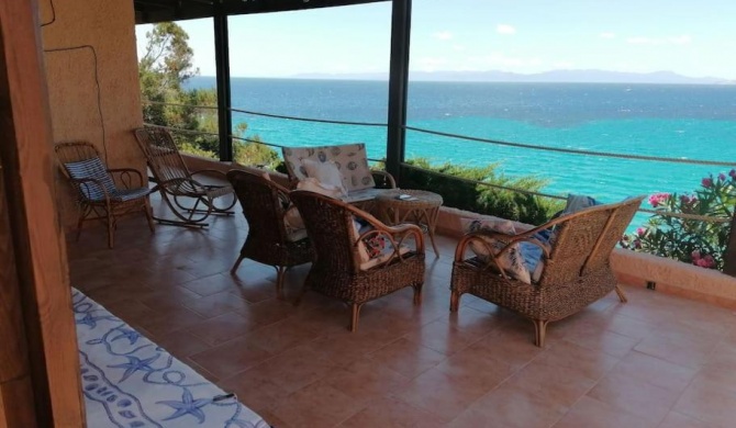 Fronte mare con accesso privato al mare