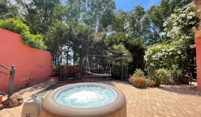 Lovely Garden Two-Bedroom Steps from the Beach
