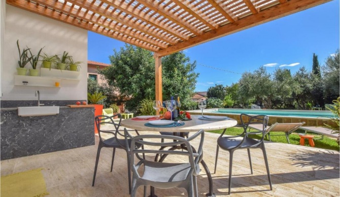 Awesome home in Trabia with Outdoor swimming pool, 3 Bedrooms and WiFi