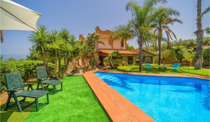 Beautiful home in Trabia with 4 Bedrooms, WiFi and Outdoor swimming pool