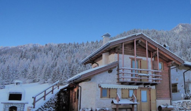 Delightful hut with spectacular views of the Pale di San Martino