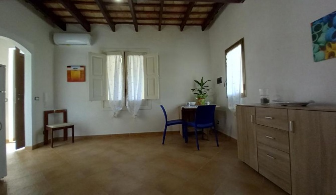 Oltre: Monolocale con terrazzo privato al piano