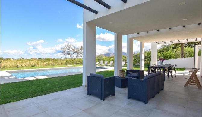 Stunning home in Trappeto with 5 Bedrooms, WiFi and Outdoor swimming pool