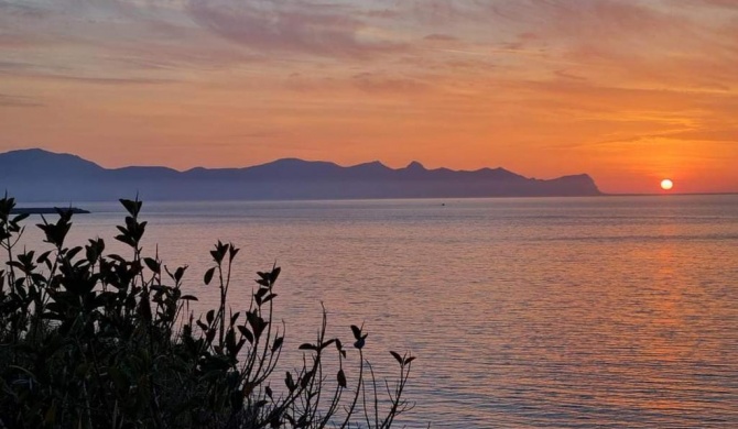 LA FINESTRA SUL MARE