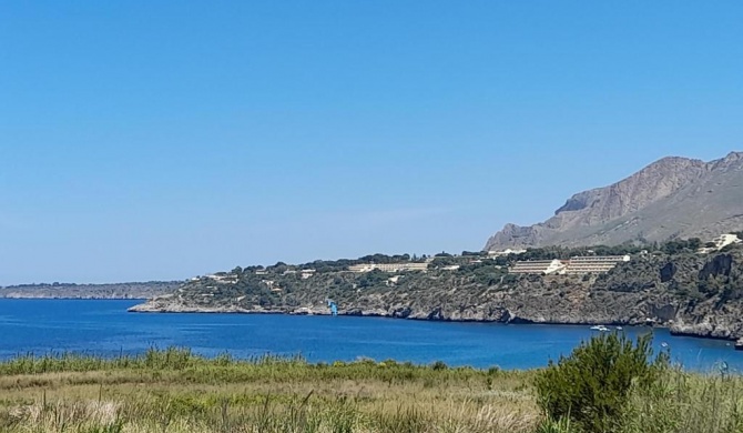 Margherita's nest by the sea with birds song