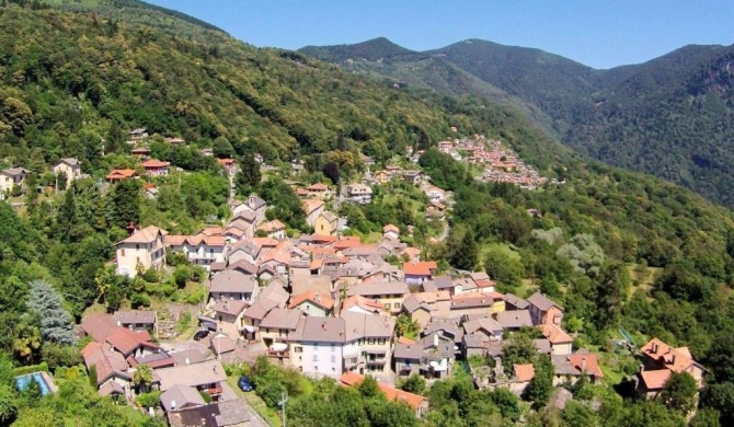 Cozy Holiday Home with Small Garden in Trarego Piedmont