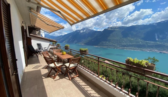 Casa Nonno Sergio lake view by Gardadomusmea