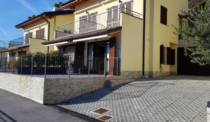 La Quiete 10 Terrace lake view apartment By Garda Domus Mea