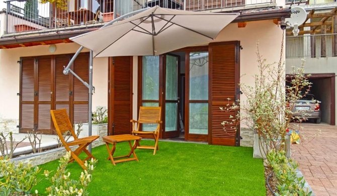 La Quiete 24 Lake view apartment by Gardadomusmea