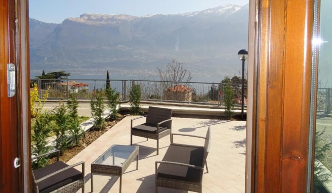 La Quiete 27 Lake view by Gardadomusmea