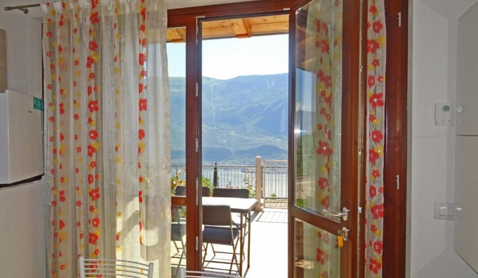 La Quiete 29 Lake view Apartment by Gardadomusmea