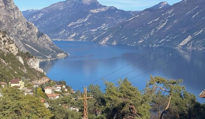 New house with panoramic views over Lake Garda