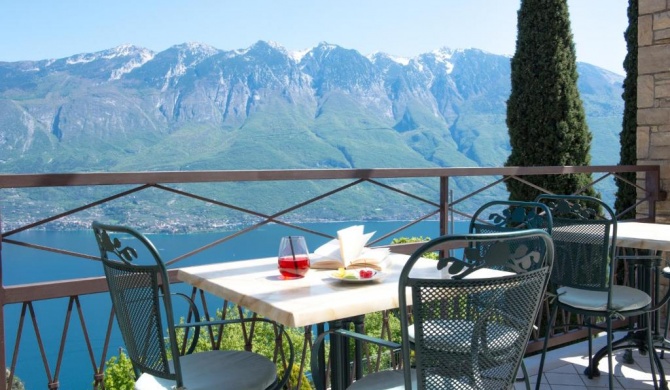 Village Hotel Lucia
