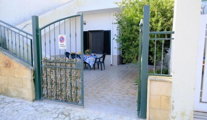 Casa piano terra in spiaggia con posto auto m239