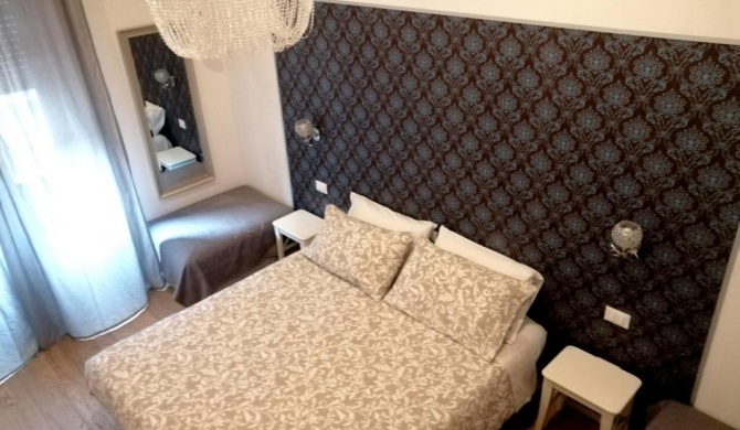 Dante Rooms and Apartment
