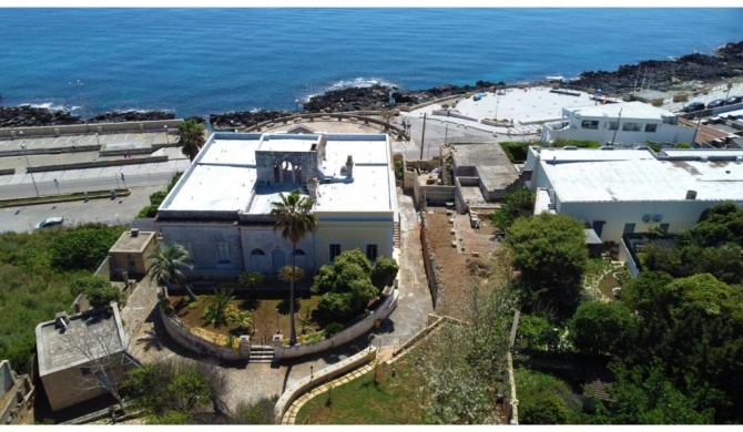 Casa vista mare roccia vasca idromassaggio m249