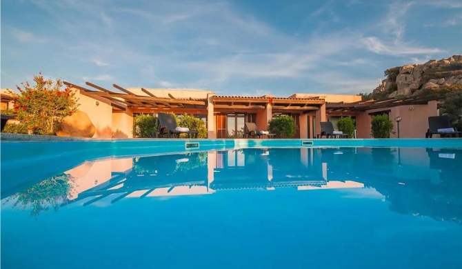 Awesome home in Trinit dAgultu with WiFi, 3 Bedrooms and Outdoor swimming pool