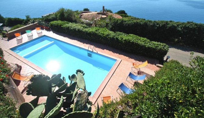 Apartment in Costa Paradiso with garden furniture