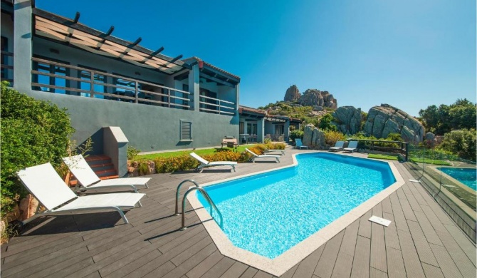 Stunning home in TrinitadAgultu OT with 6 Bedrooms, WiFi and Outdoor swimming pool
