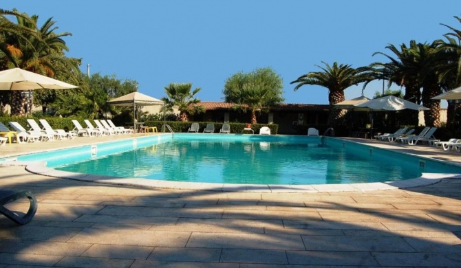 Inviting Holiday Home in Trinitapoli with Swimming Pool