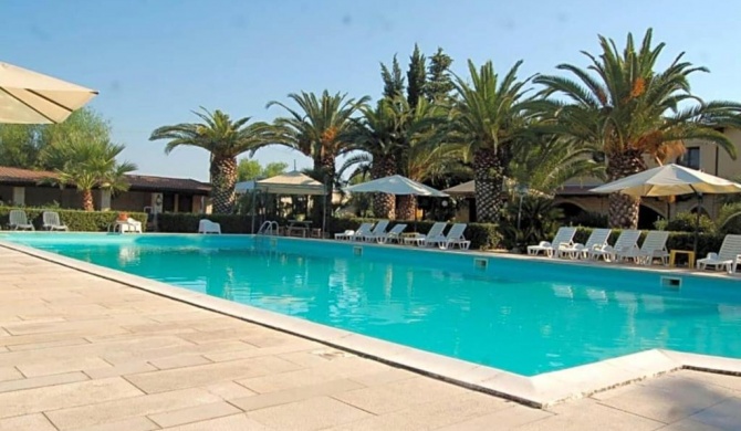 Scenic Holiday Home in Trinitapoli with Swimming Pool