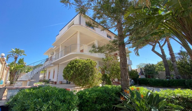 200m dal Mare - Comodo appartamento con Patio e Barbecue