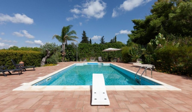 Villa piscina tennis 5 camere clima WiFi m141