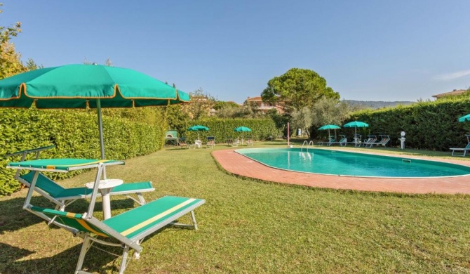 Nice apartment in Tuoro sul Trasimeno with pool