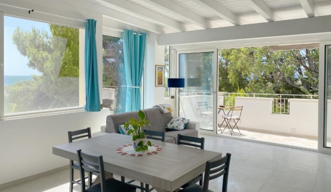 Attico vista mare in villa antica