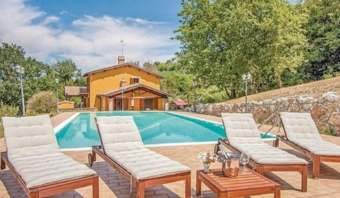 Lush villa in Umbria with private pool