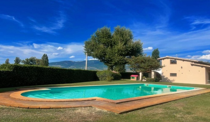 Private pool and garden - Italian villa between Tuscany and Umbria
