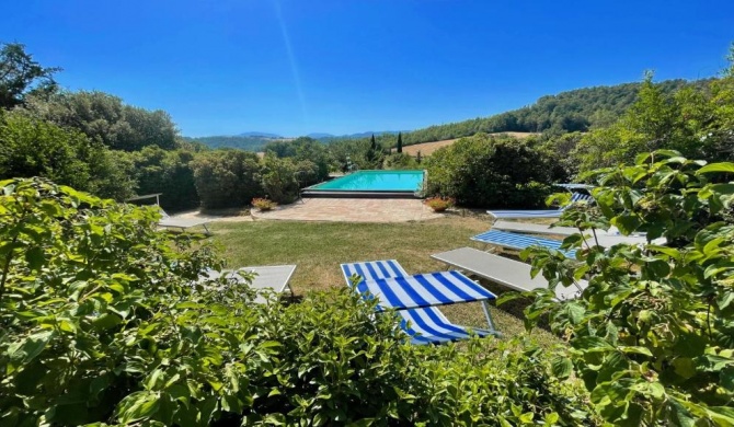 Sleeps 11 - amazing scenery all around - exc villa, pool grounds - pool house