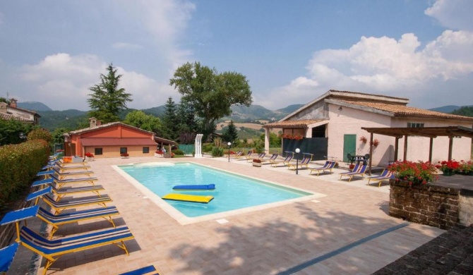 Attractive holiday home in Urbania with bubble bath