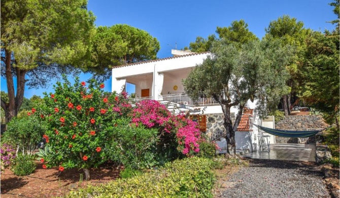 Nice apartment in Ustica with 2 Bedrooms