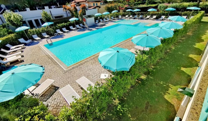 Residence a Vada con piscina a due passi dal mare