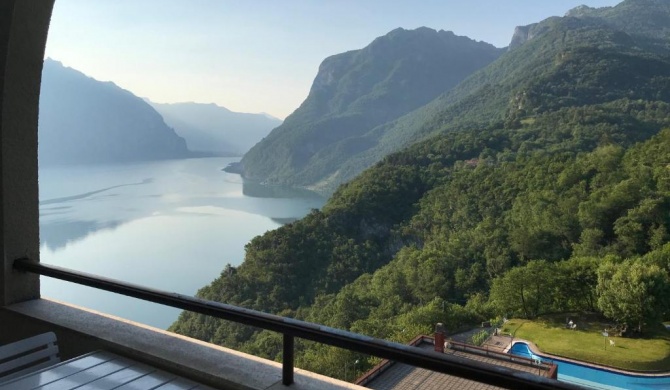 Como Lake Kosmopolitan