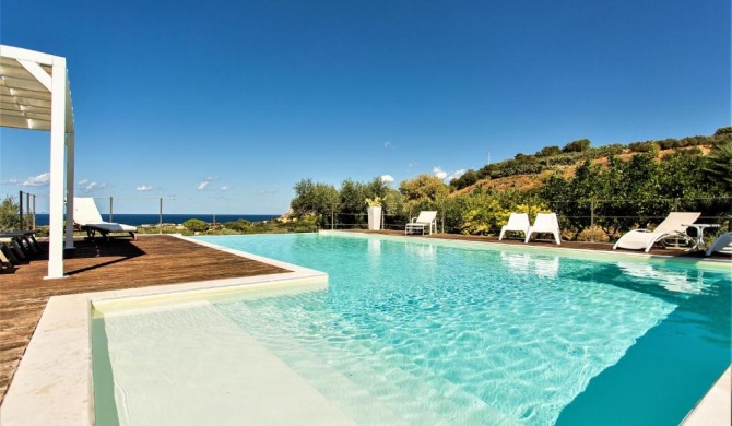 Villa Maria una finestra sul mare con piscina