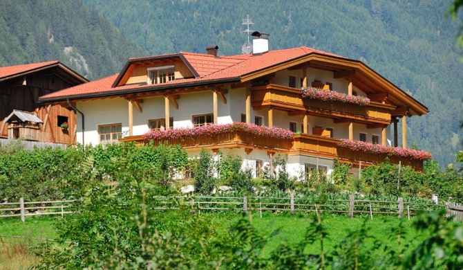 Apartments Obereggerhof