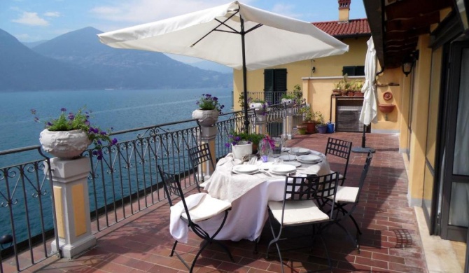 Bright stylish facing the lake Large terrace with magnificent views